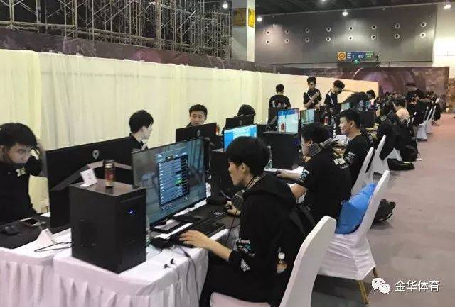 在防守端成 在防守端成