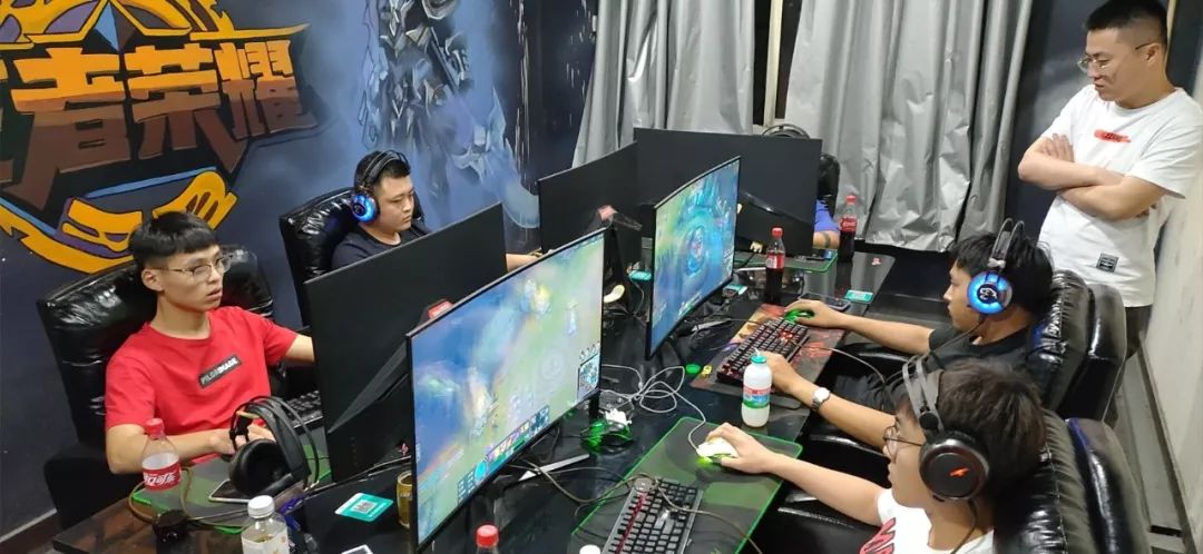 更在比赛策 更在比赛策