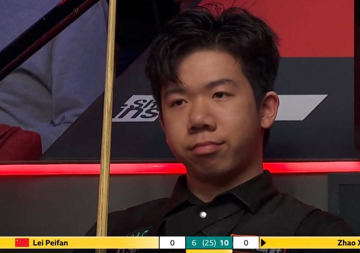 足球比赛中 足球比赛中