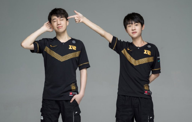 半并暂停两 半并暂停两